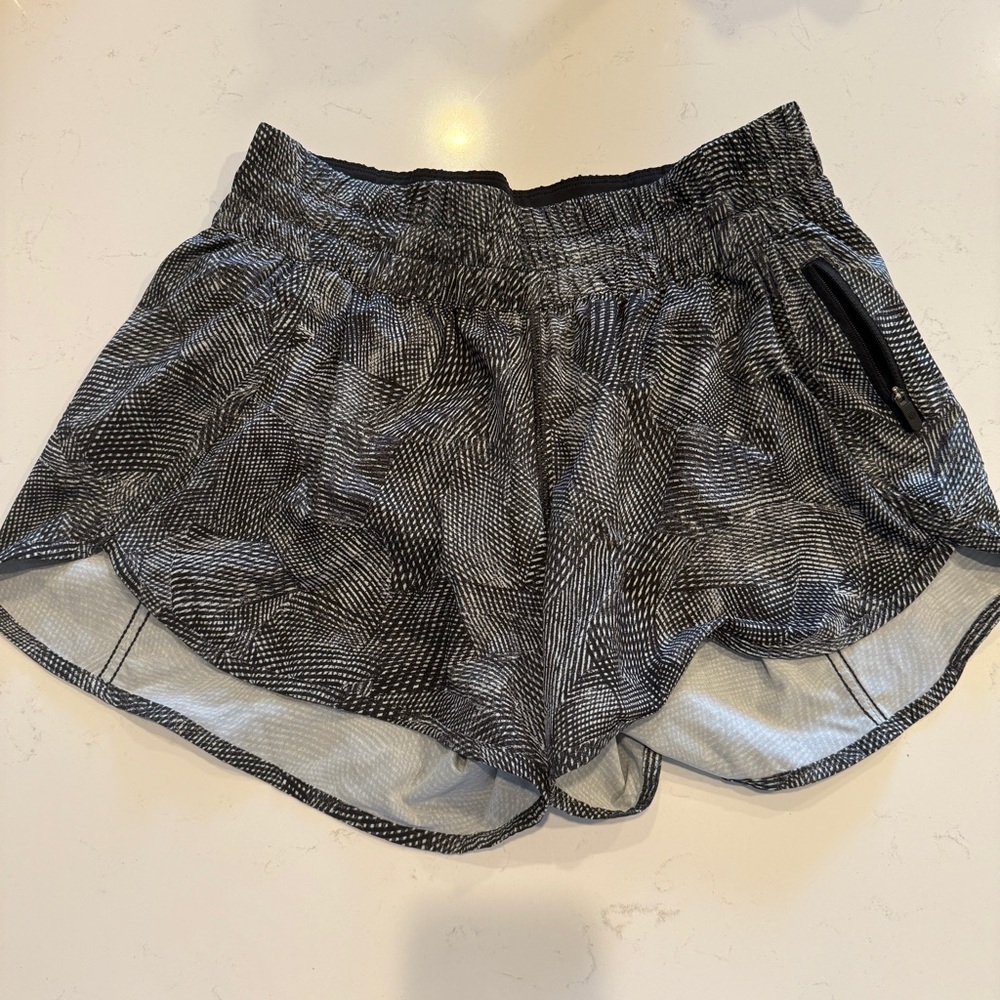 Lululemon Women’s Tracker 4” Shorts | Like New!